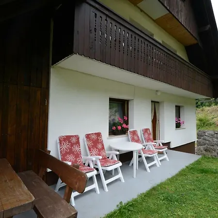 Apartma Korosec, 6 Podjelje