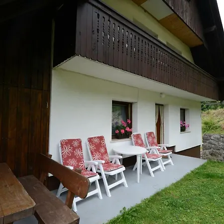 Apartma Korosec, 6 Podjelje